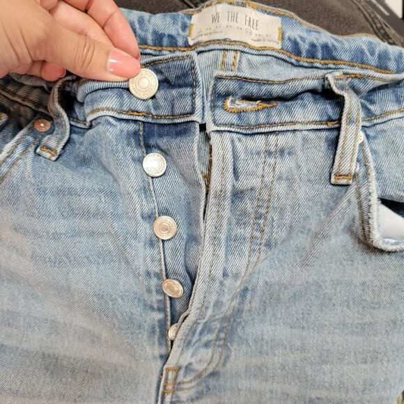 We the Free Distressed Raw Hem Skinny Light Wash Blue Jeans - Size 29 - Picture 4 of 11